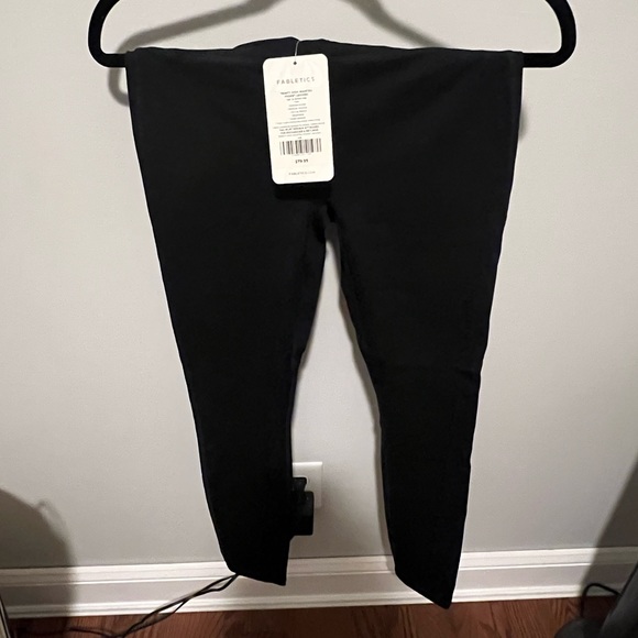 Fabletics/Black Trinity Pocket high waisted legging size Medium/8 and Small/6 - Picture 5 of 7